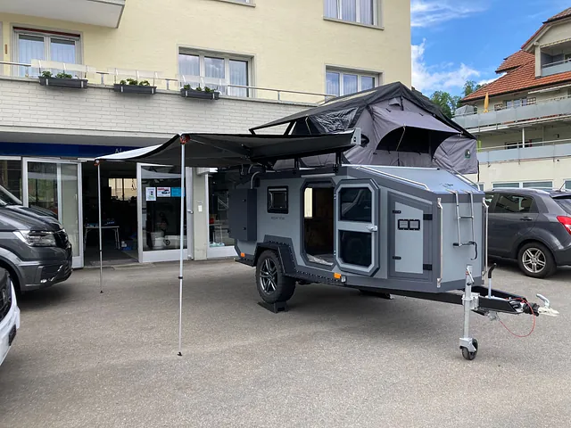 Offroad-Wohnwagen Iron Yak mit Dachzelt